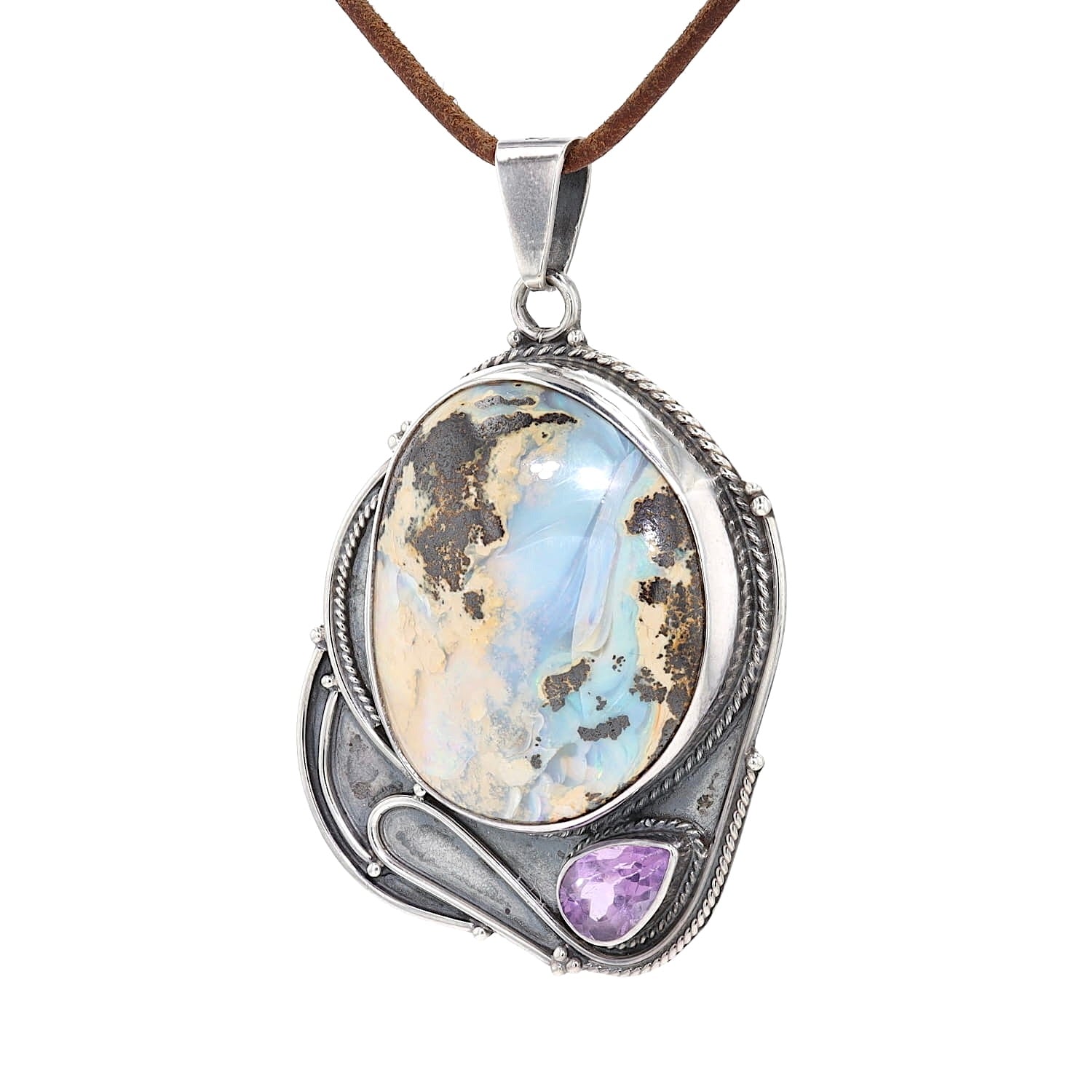Großer Anhänger in 950er Silber mit einem Opal auf Muttergestein und einem Amethyst, hängend leicht rechts gedreht