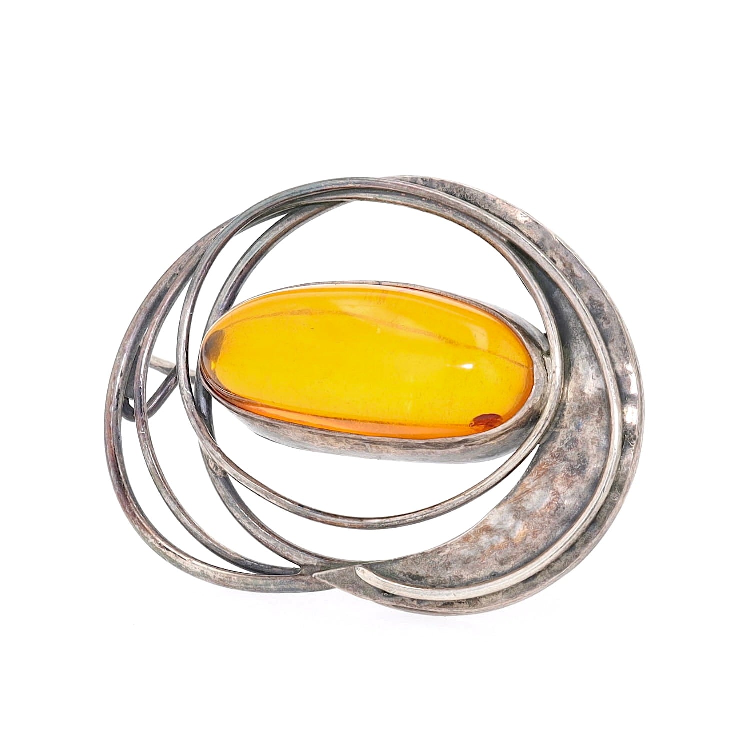 Brosche in 925er Silber mit einem Bernstein, stehend frontal links gedreht