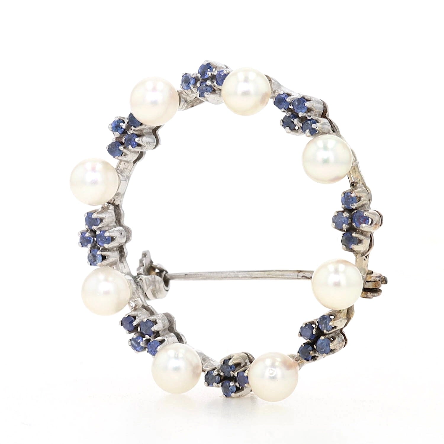 brooch in 585 white gold with cultured pearls and blue sapphires, turned ink