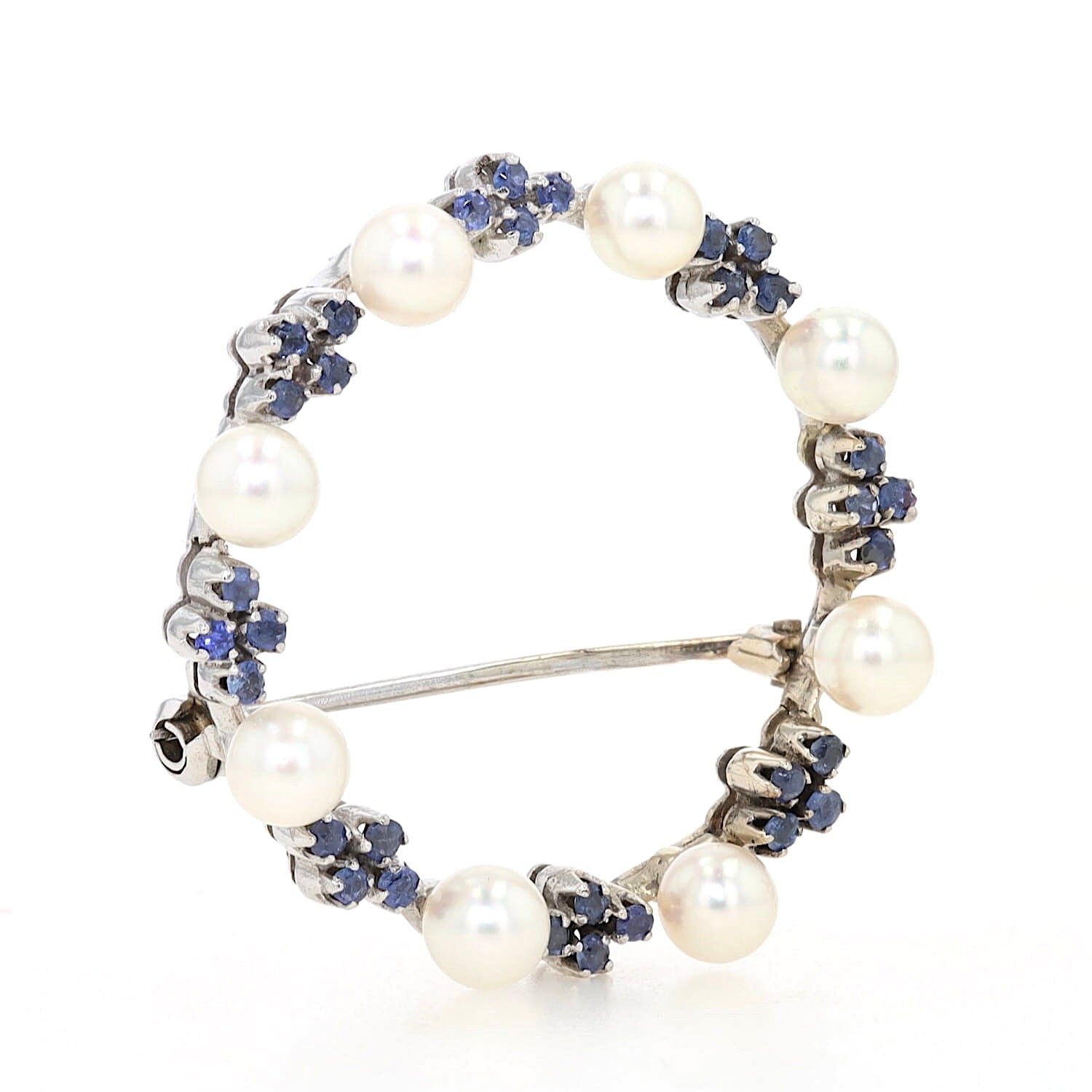 brooch in 585 white gold with cultured pearls and blue sapphires, turned right