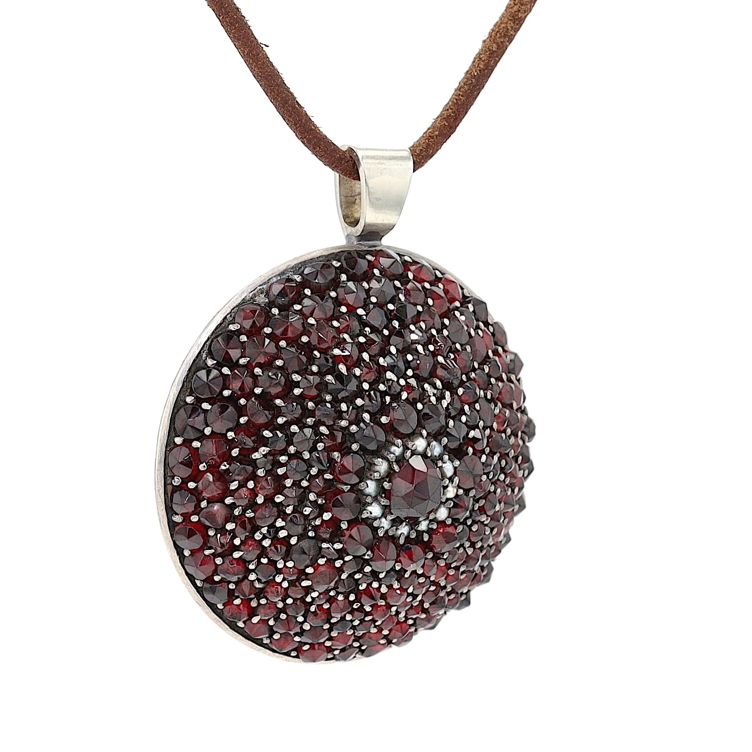 vintage pendant/brooch Tombac with Bohemian grenades, hanging turned to the right