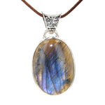 Großer Anhänger in 925er Silber mit einem Labradorit, liegend frontal