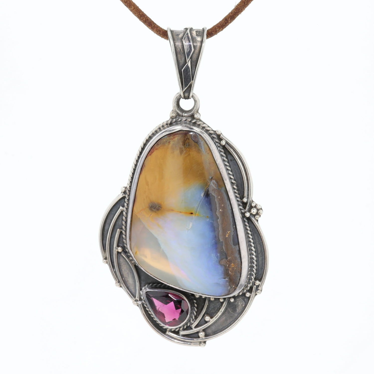 Anhänger in 925er Silber mit einem Matrixopal und einem Granat, hängend frontal