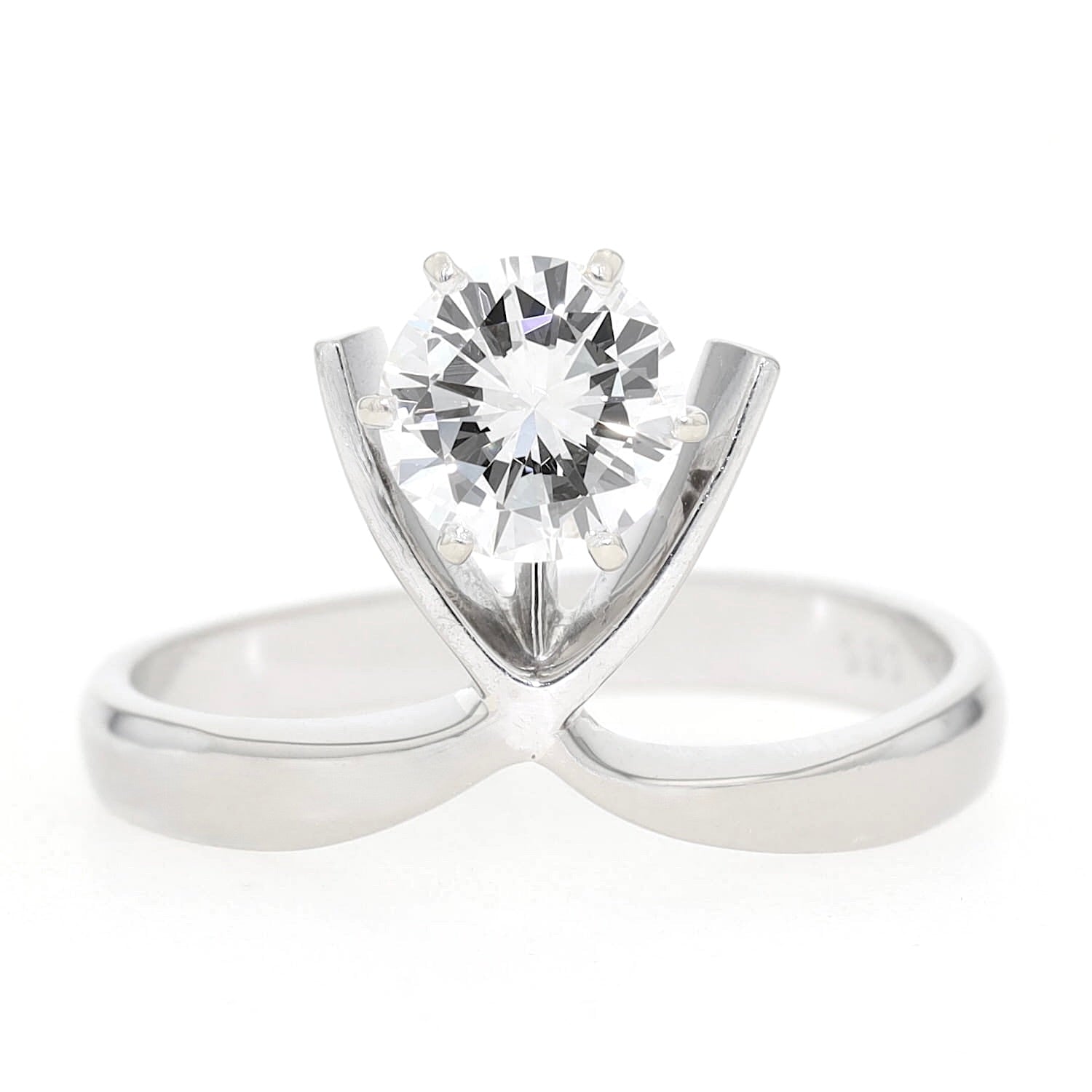 Ring in 585er Weißgold mit einem Brillanten ca. 0,90 ct, liegend frontal von vorne