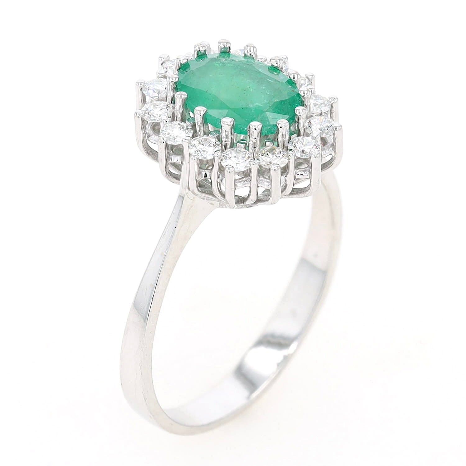 Ring in 585er Weißgold mit einem Smaragd und Brillanten, stehend