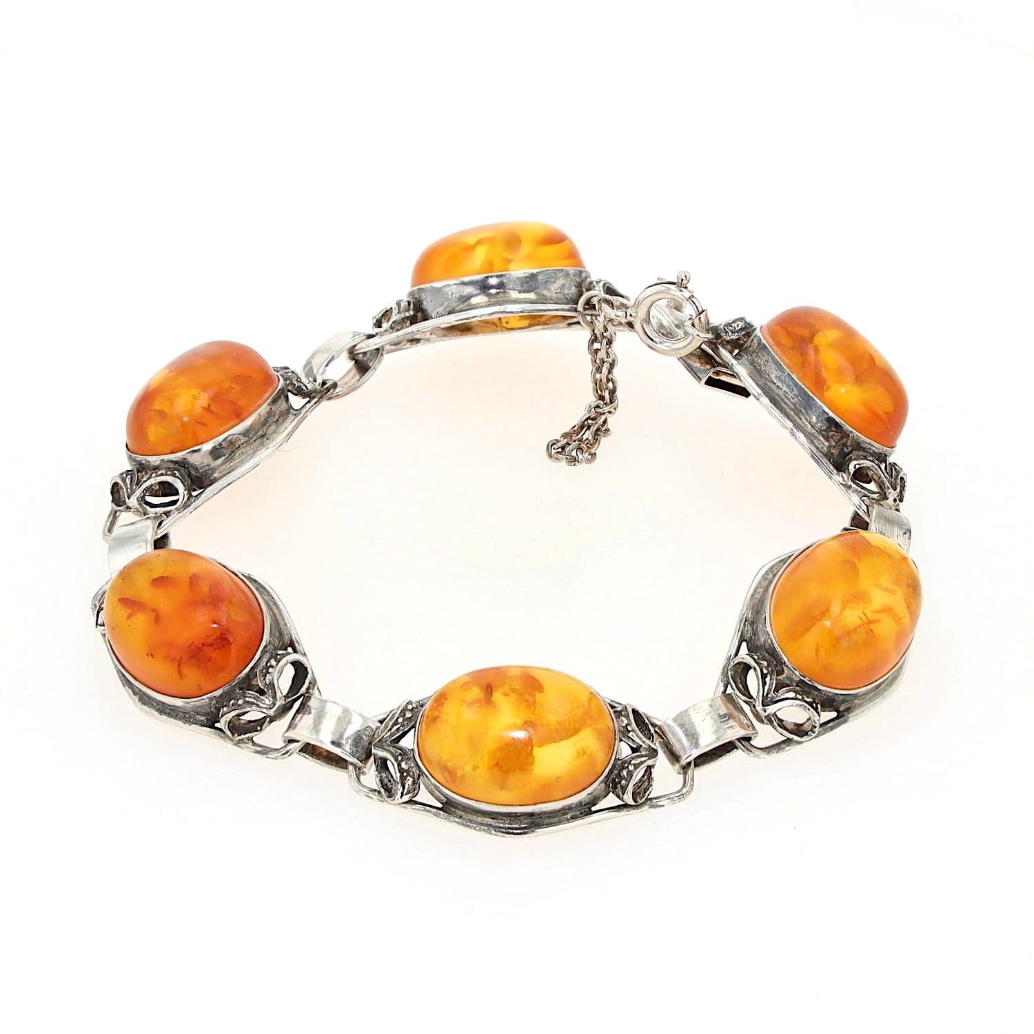 Armband in 835er Silber mit Bernstein, liegend geschlossen