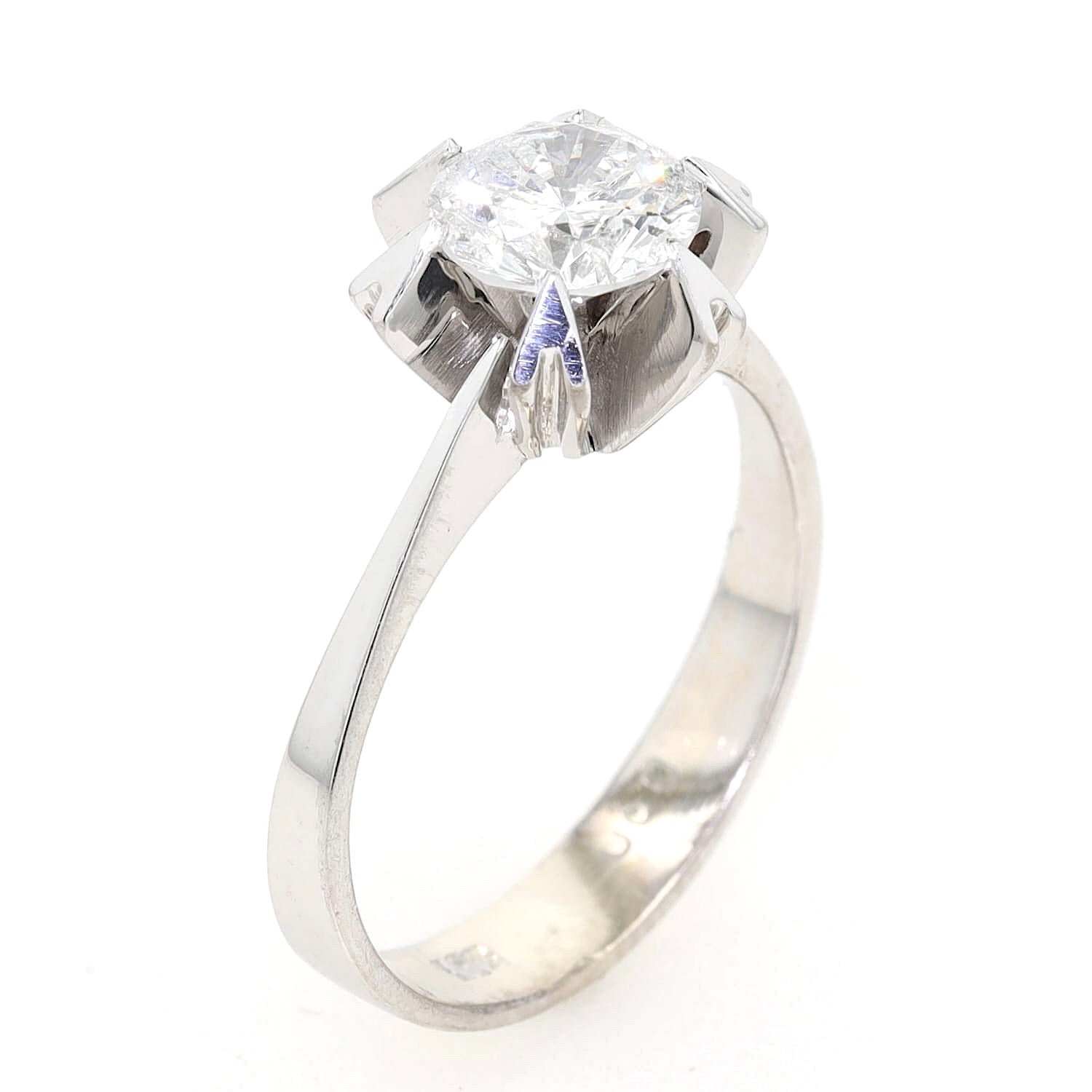 Solitärring in 585er Weißgold mit einem Brillanten, ca. 0,90 ct, stehend