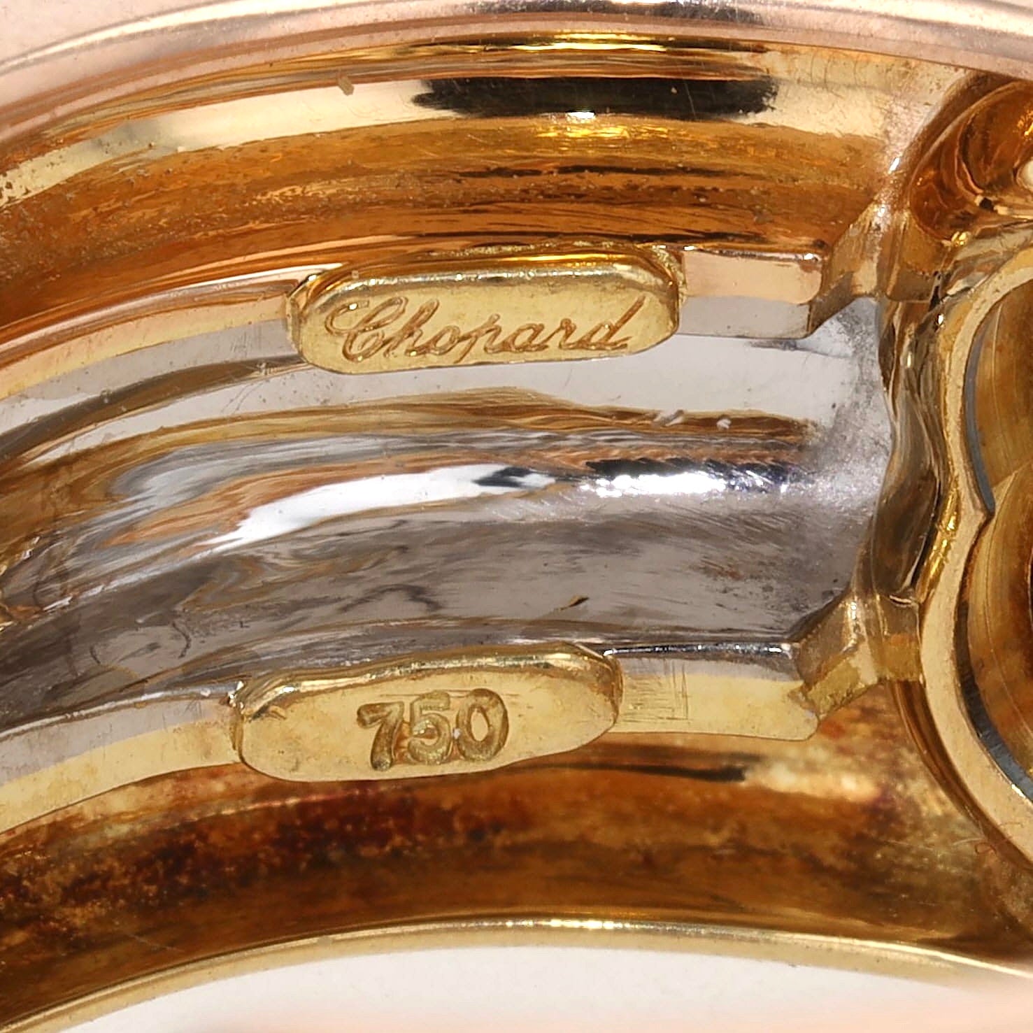 Chopard half hoop earrings in 750 Trivcolor gold, each with a blue sapphire cabochon, signature Chopard 750