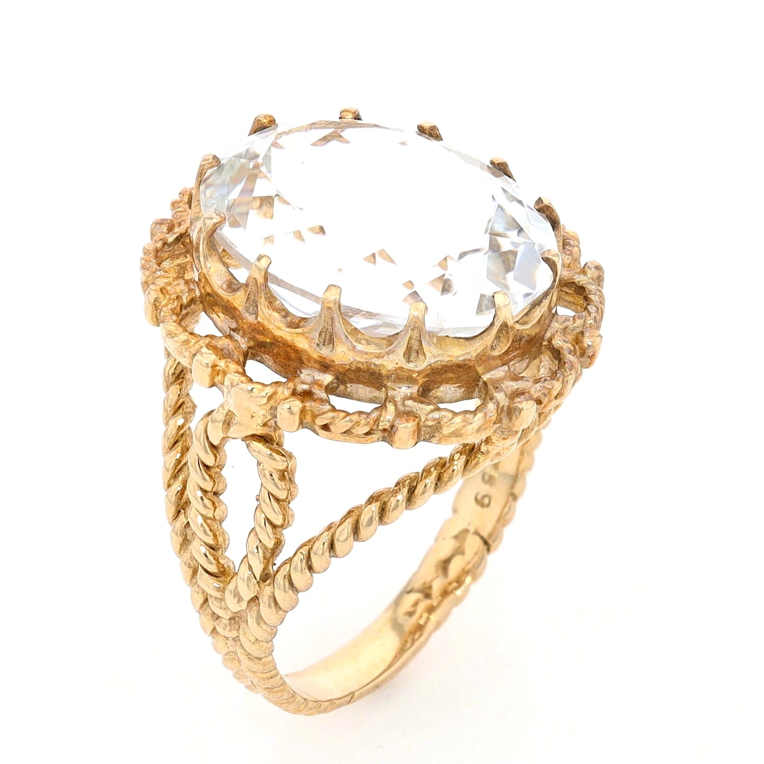 Vintage Ring in 375er Gelbgold mit einem blauen Topas, stehend