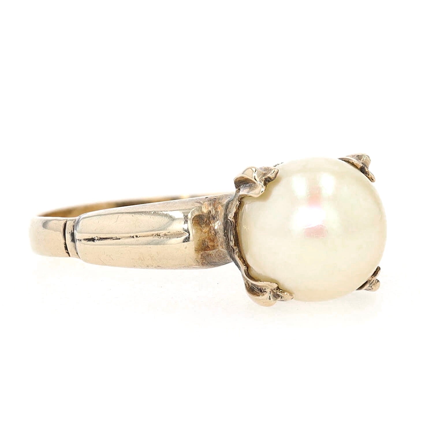 Vintage Ring in 12 kt Gelbgold mit einer Zuchtperle, liegend rechts gedreht