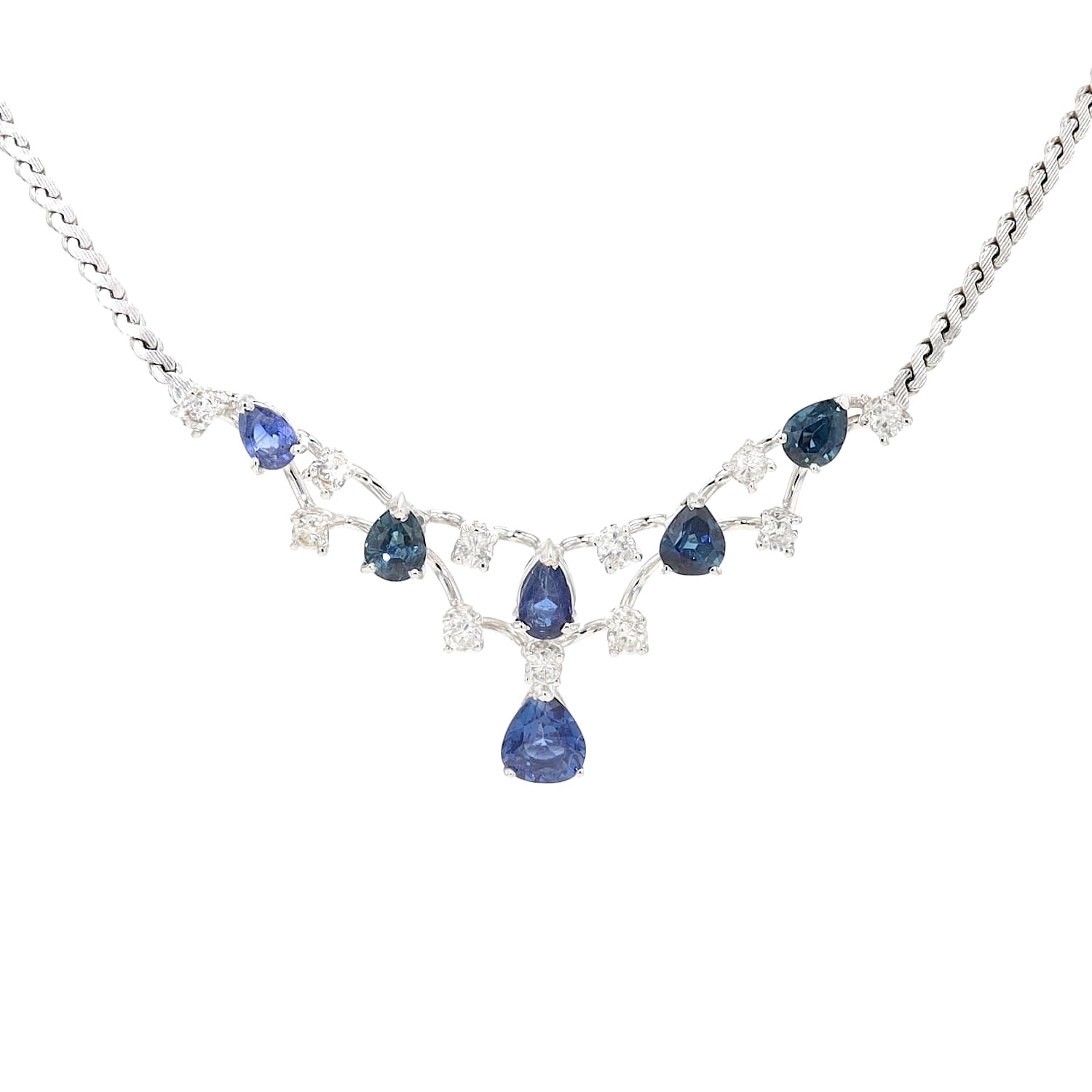 Collier in 750er Weißgold mit Brillanten und blauen Saphiren, , hängend frontal von vorne Nahansicht