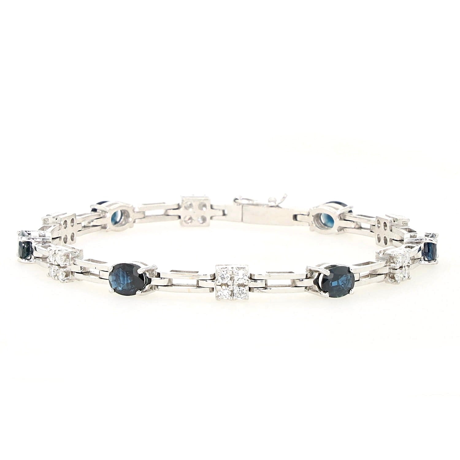 Armband in 585er Weißgold mit Brillanten und Saphiren, liegend frontal