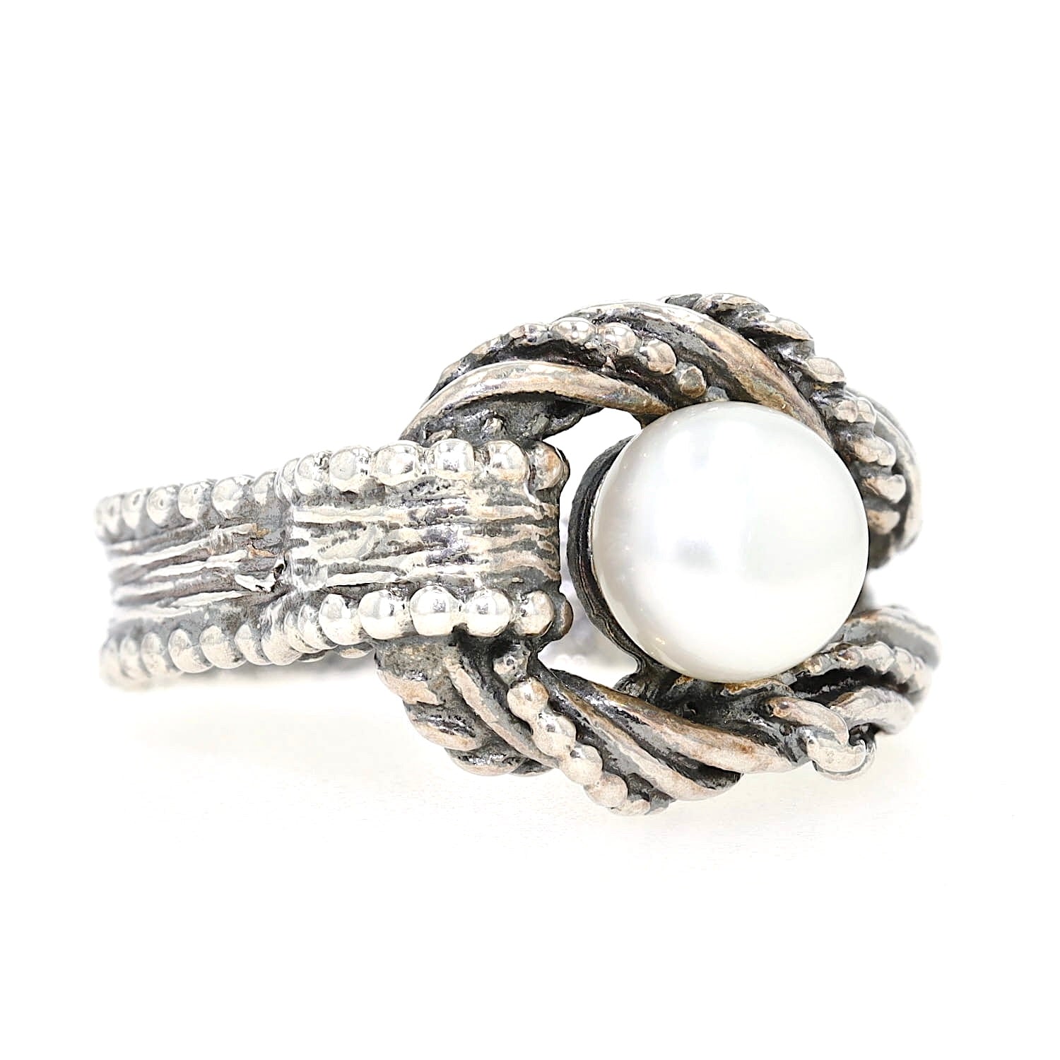 Ring PZ Israel made of 925 silver with a cultured pearl,Bouton, turned lying to the right