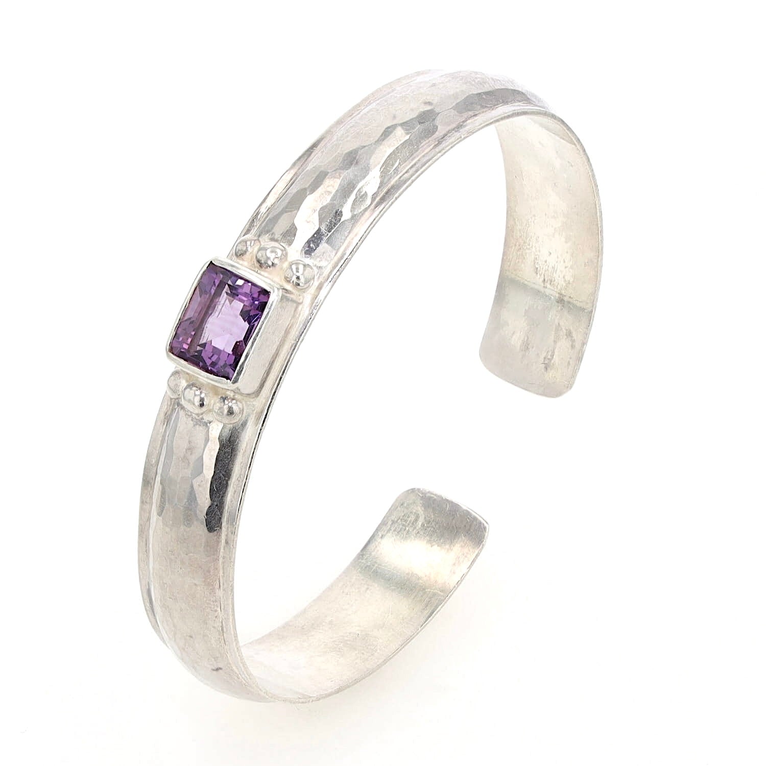 Armspange in 925er Silber mit einem Amethyst, stehend Stein vorne
