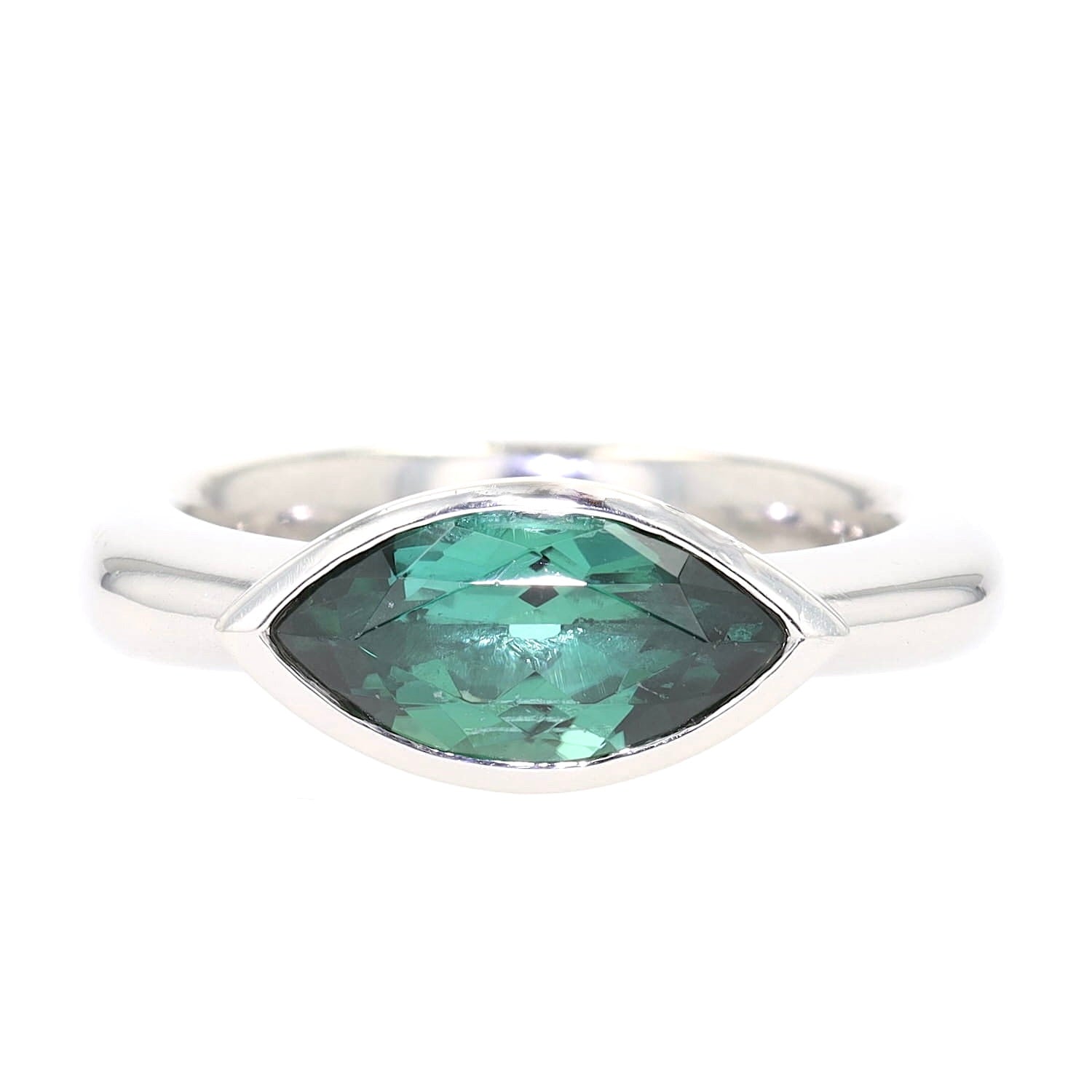 Ring in 950 platinum with a green tourmaline, lying frontally