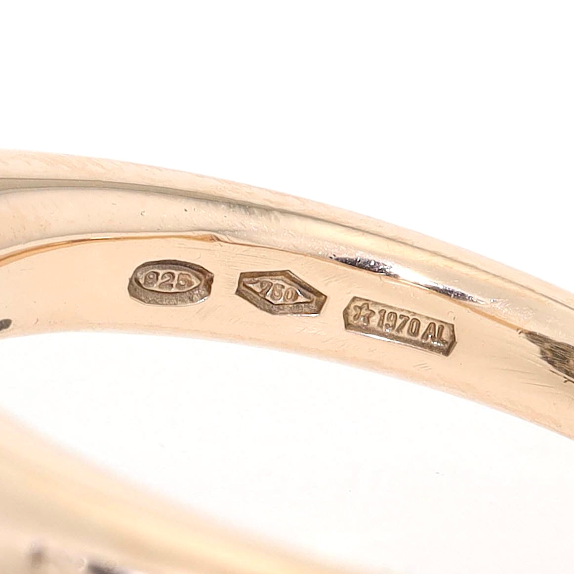 Pomellato Ring „Tabou“ in 750er Gold und 925er Silber mit blauen Topasen, Punzen in der Ringschiene