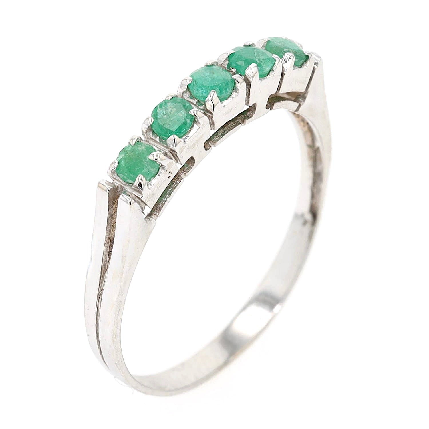 Ring in 585 white gold with emeralds, standing