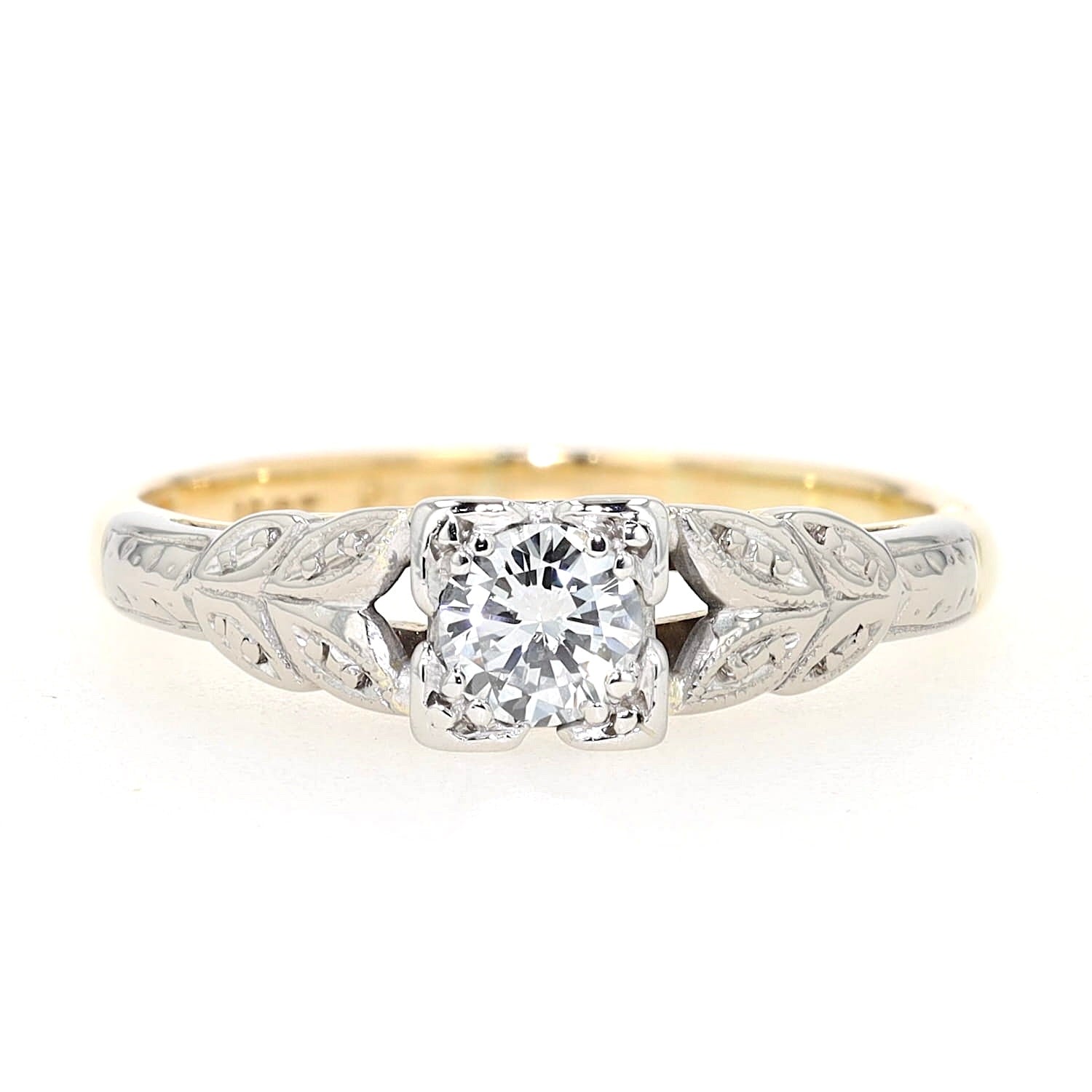 Engagement Ring in 750er Gelbgold mit einem Brillanten ca. 0,28 ct, liegend frontal