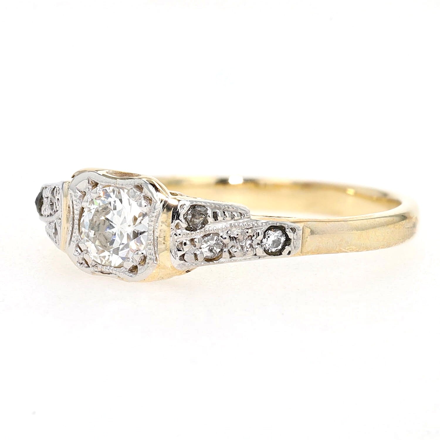 Art Deco ring in 585 yellow gold, platinum-plated with diamonds, turned left