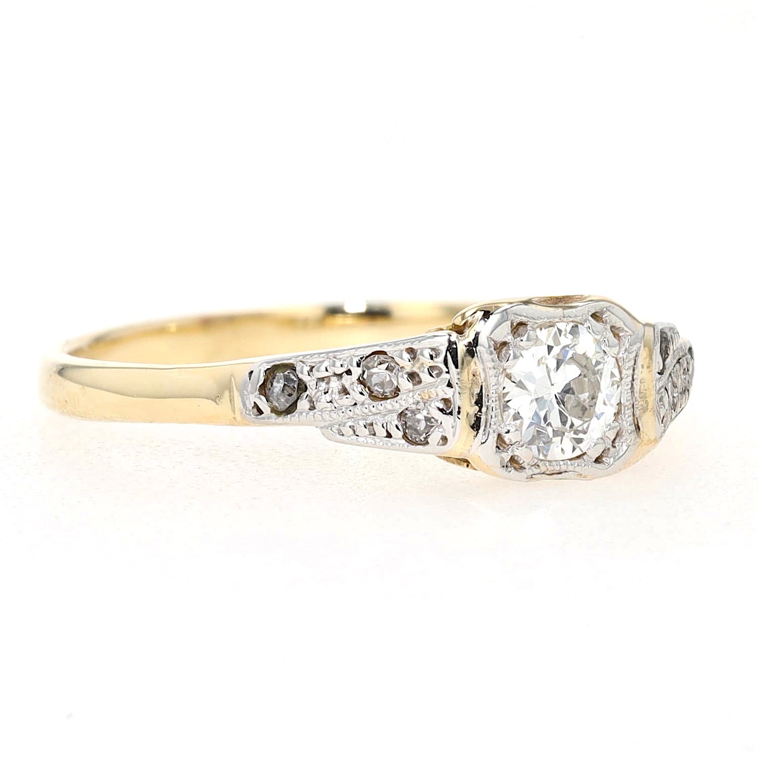 Art Deco ring in 585 yellow gold, platinum-plated with diamonds, turned lying on the right
