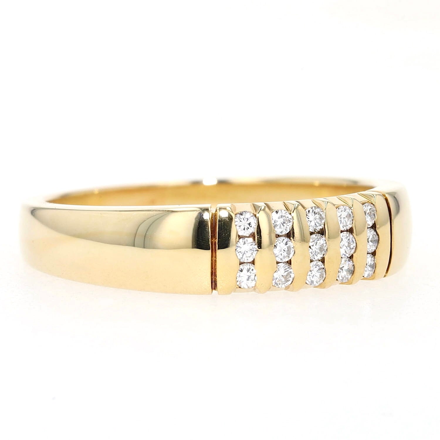 Ring in 585 yellow gold Brilliants, lying on the right