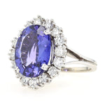 Cocktail ring in 585 white gold with a large tanzanite and Brilliants, lying left turned