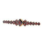 Vintage brooch in 333 red gold with garnets, turned lying left