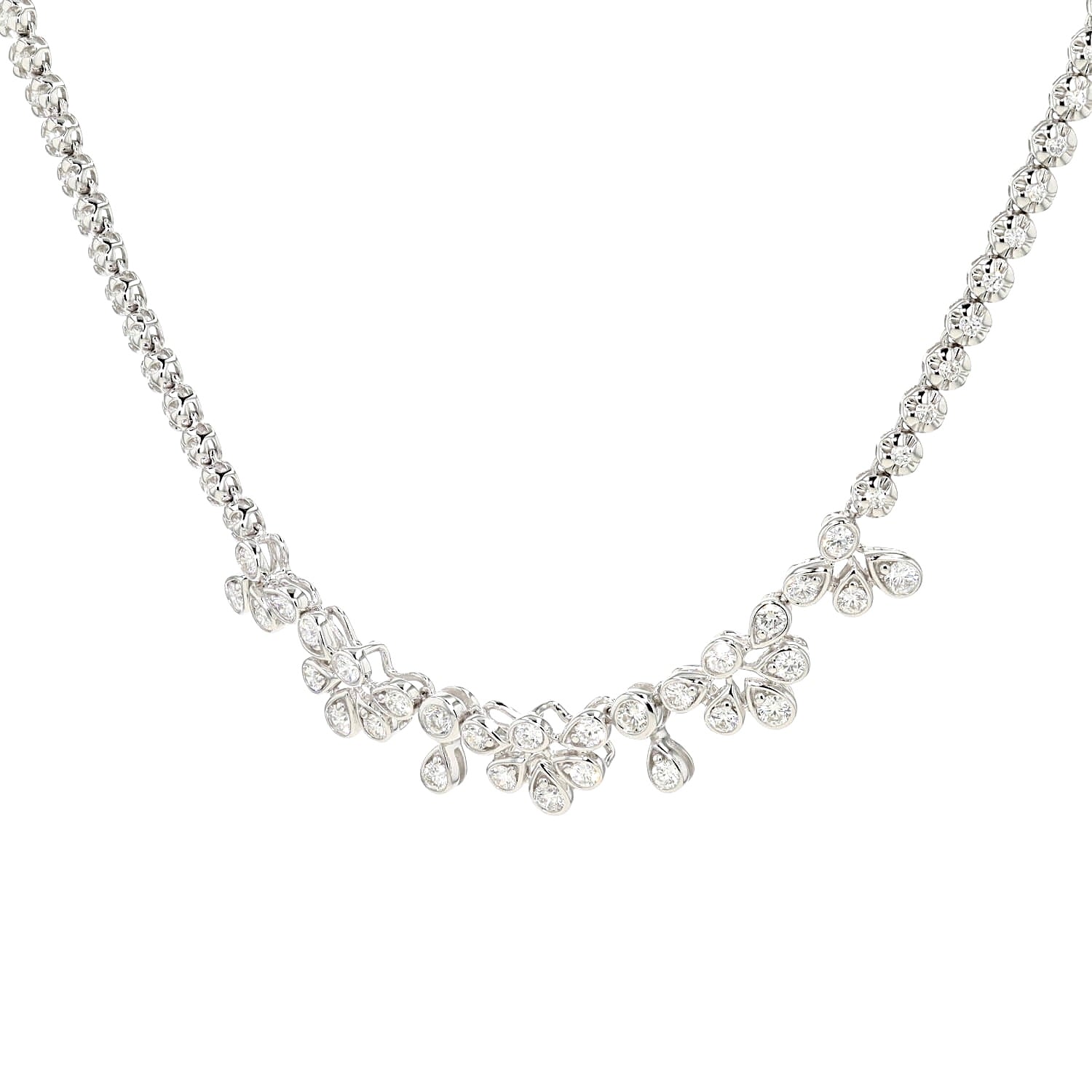 Necklace in 750 white gold with approx. 1.50 ct Brilliants, hanging turned left