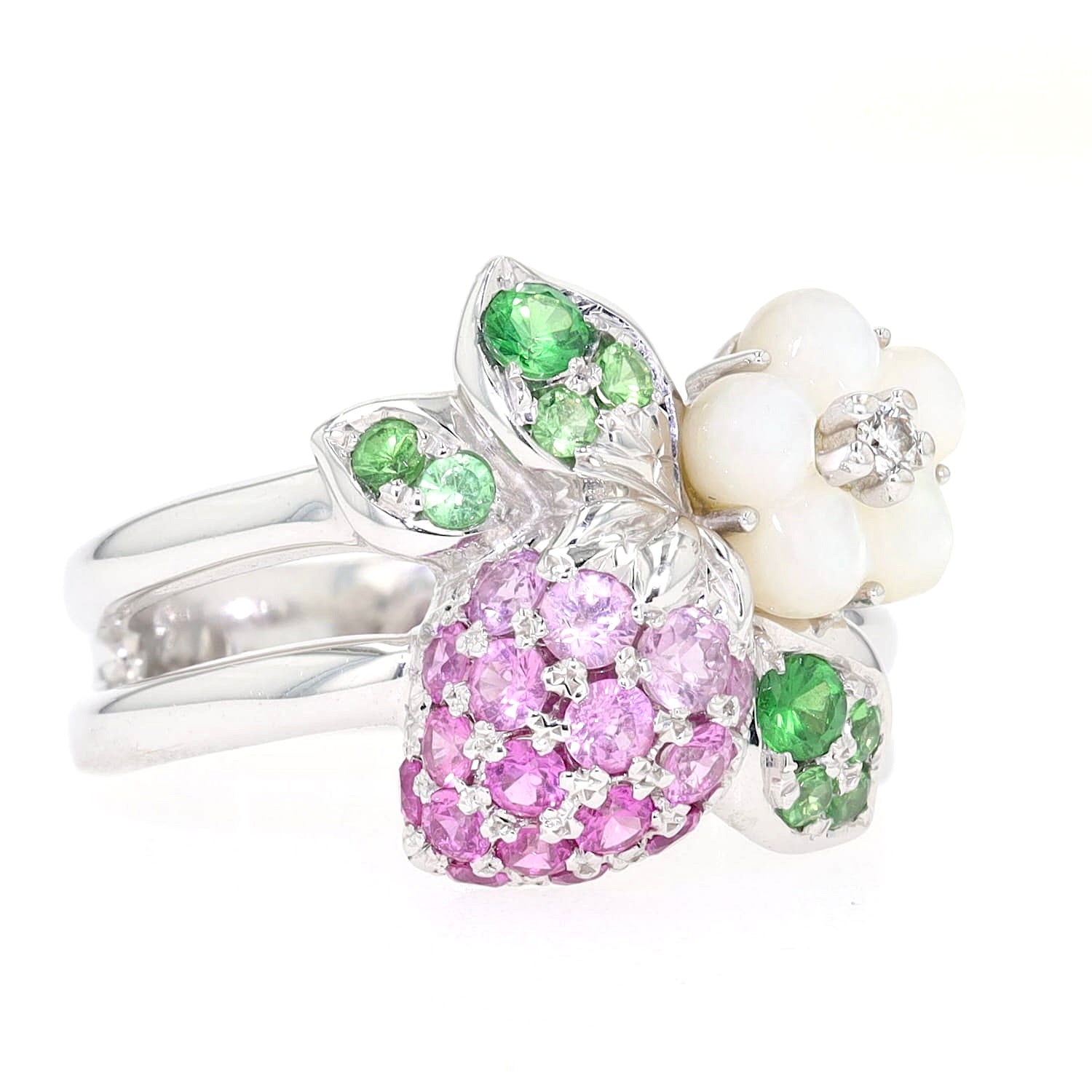 Tasaki Ring in 750er Weißgold mit Saphiren, Tsavorithen, Perlmutt und einem Brillanten, liegend rechts gedreht