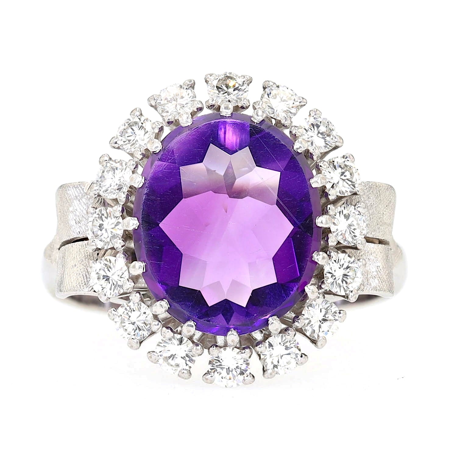 Cocktail-Ring in 585er Weißgold mit einem Amethyst und Brillanten, liegend frontal