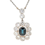 Art Déco Kette aus Platin und 585er Gelbgold mit einem blauen Saphir ca. 1,4 ct und Diamanten mit ca. 2,0 ct, hängend frontal