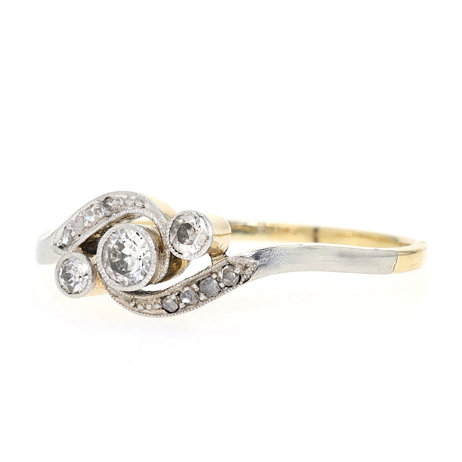 Jugendstil Ring in 585er Gelbgold mit Diamanten und Platin , liegend links gedreht