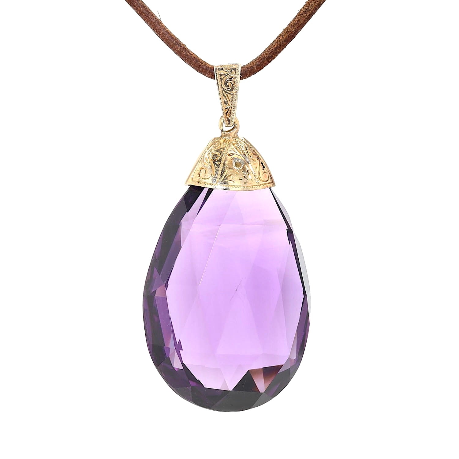 Pendant with a large amethyst and a setting made of approx. 375 yellow gold, hanging from the front