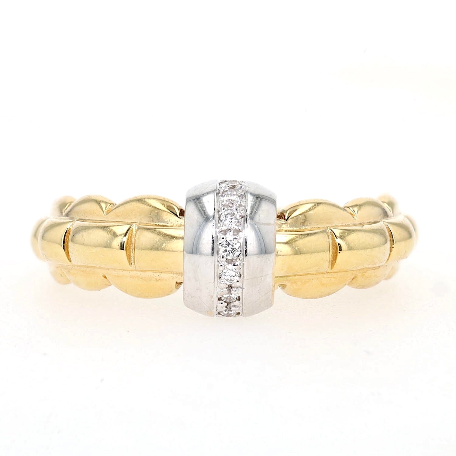 Fope Eka Flex`it Ring in 750er Gelbgold mit einer Ronde in Weißgold mit Brillanten, liegend frontal