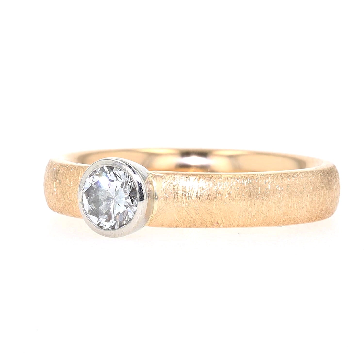 Ring in 750 yellow gold with a brilliant approx. 0.45 ct, turned lying left