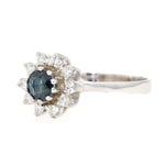 Entourage ring in 585 white gold with a blue sapphire and Brilliants, lying left turned