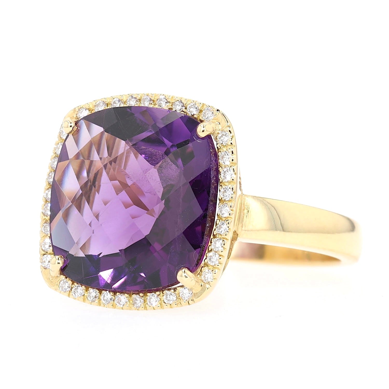 Large Italian ring in 750 yellow gold with an amethyst and Brilliants, lying left turned