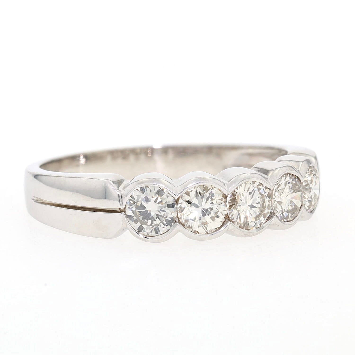 Halb-Memory-Ring in 585er Weißgold mit insgesamt ca. 1,0 ct Brillanten, liegend rechts gedreht