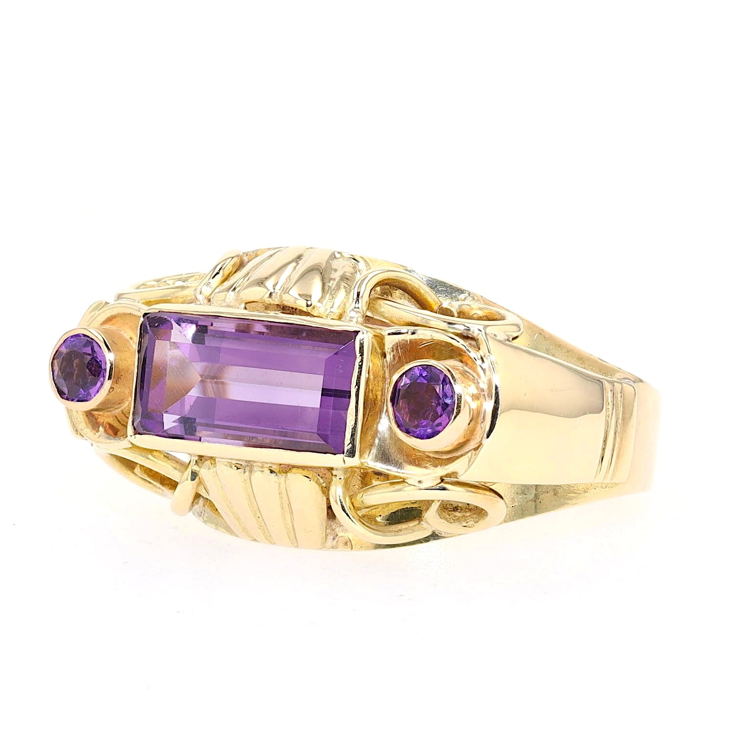 Vintage Ring in 585er Gelbgold mit Amethysten, liegend links gedreht