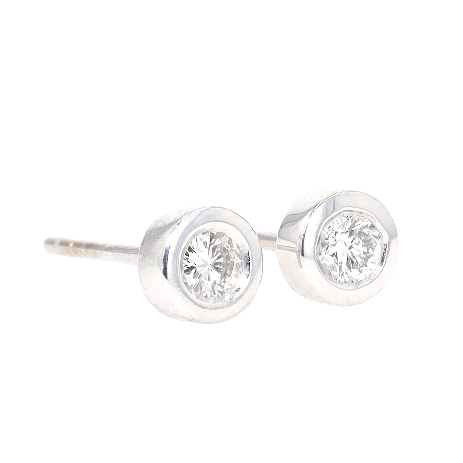 Ohrstecker in 585er Weißgold mit je einem Brillant gesamt ca. 0,20 ct, liegend rechts gedreht