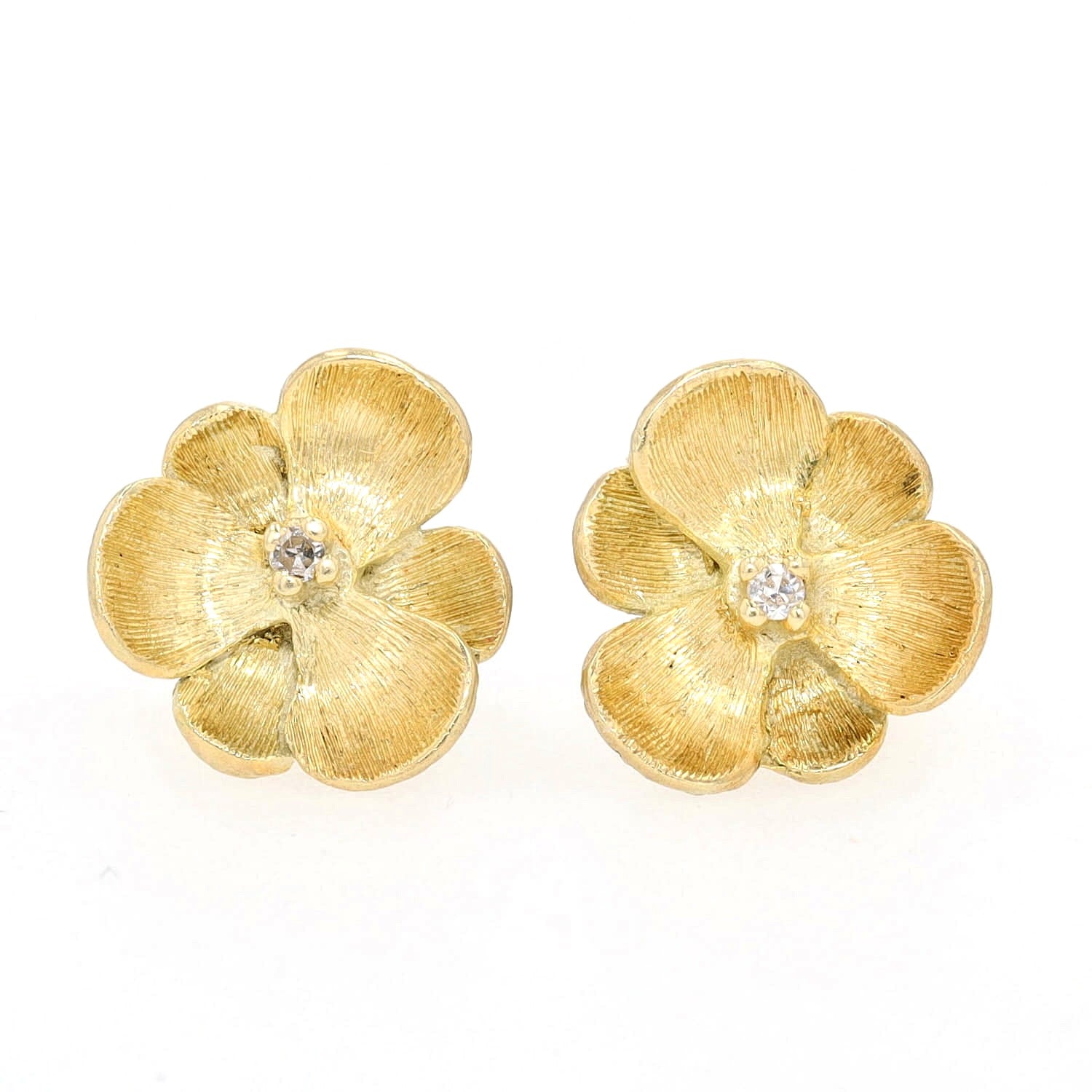 Ohrstecker in Blütenform aus 585er Gelbgold mit je einem Diamanten, liegend frontal