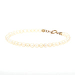 Zartes Zuchtperlenarmband mit einem Schloss aus 585er Gelbgold, liegend geschlossen