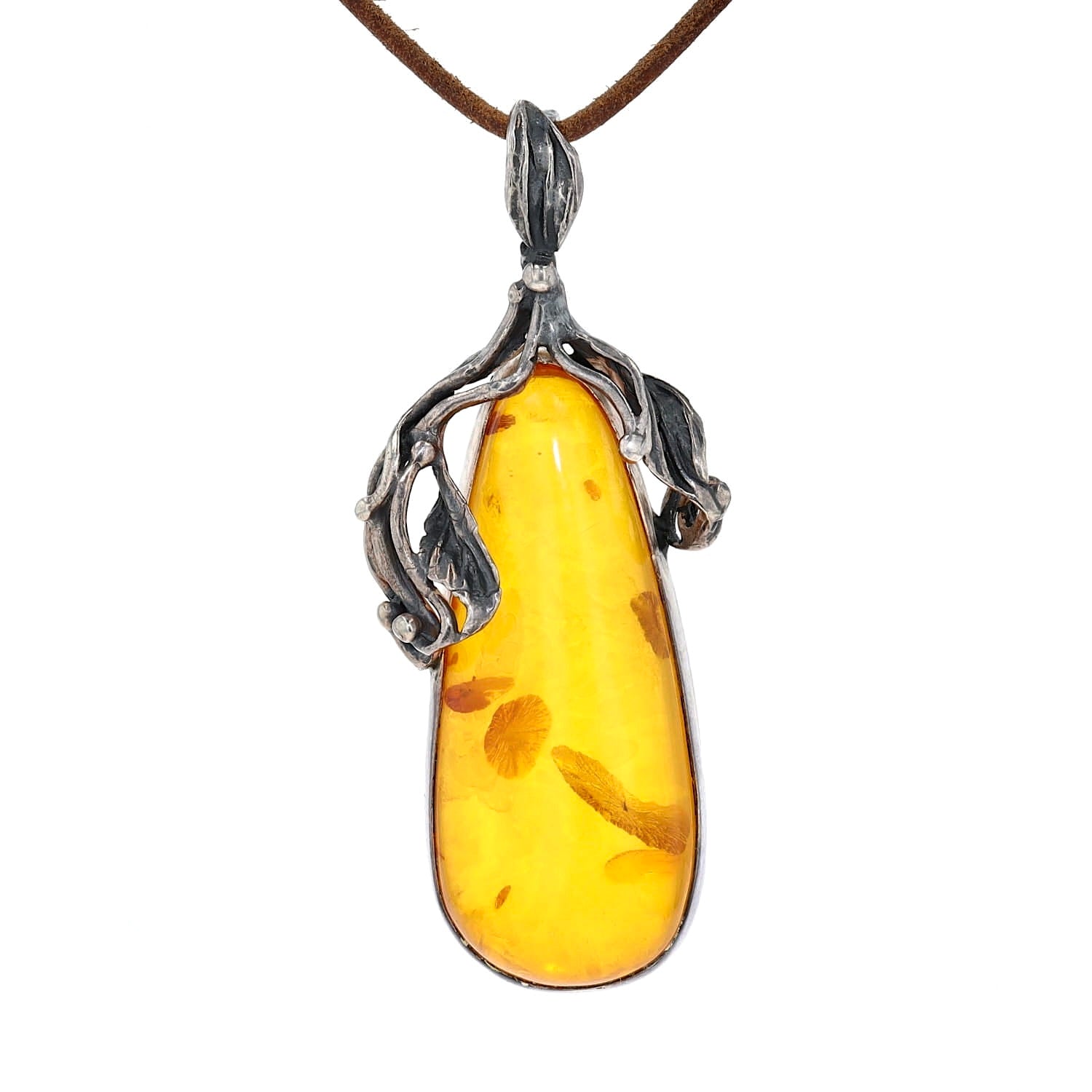 Pendant made of 925 silver with an amber, hanging frontally