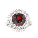 Entourage ring in 750 white gold with a garnet and Brilliants, lying frontally
