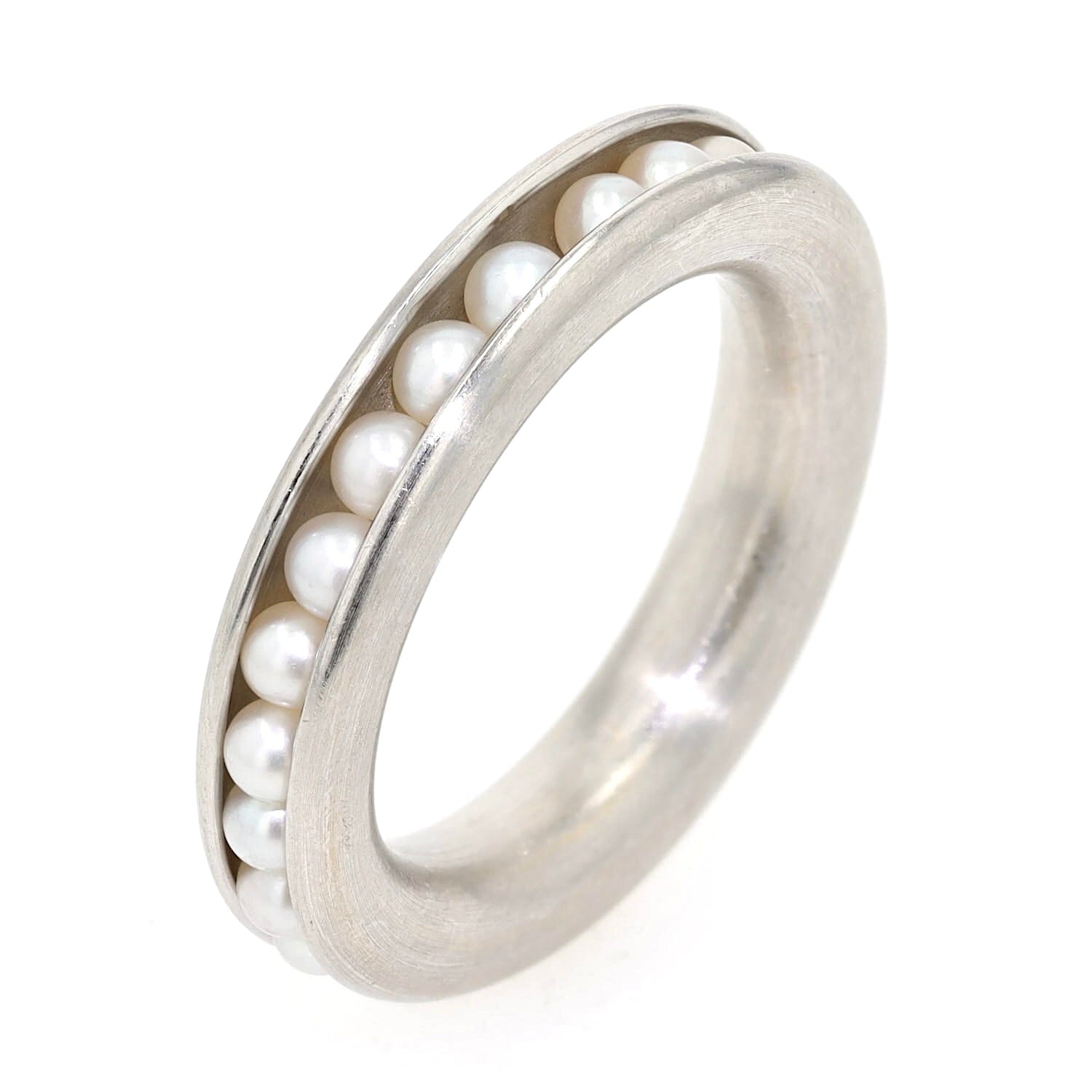 Ring von Schmuckwerk in 950er Platin mit Zuchtperlen, stehend