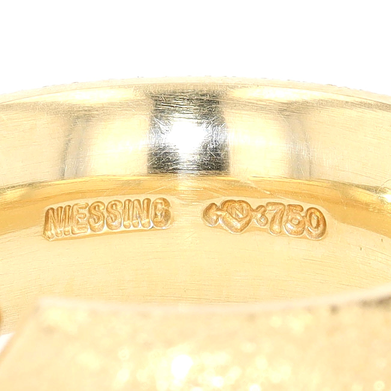 Niessing Ring Narciss in 750er Gelbgold mit einem Brillanten, Stempel