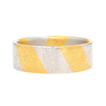 Niessing ring in 950 platinum with 1000 gold plating, lying frontally