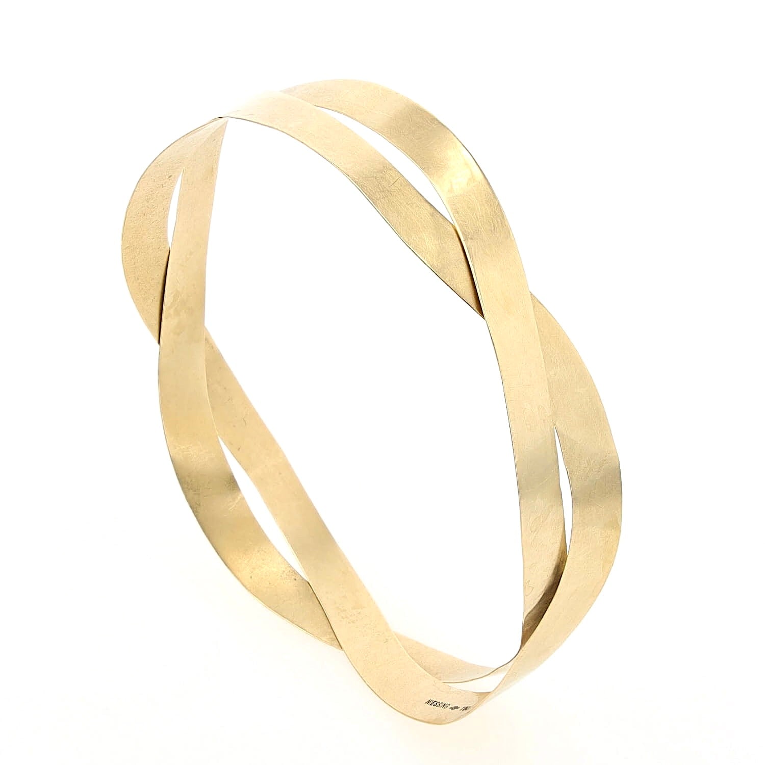 Niessing Papyr bracelet made of 750 yellow gold, standing slightly turned to the right