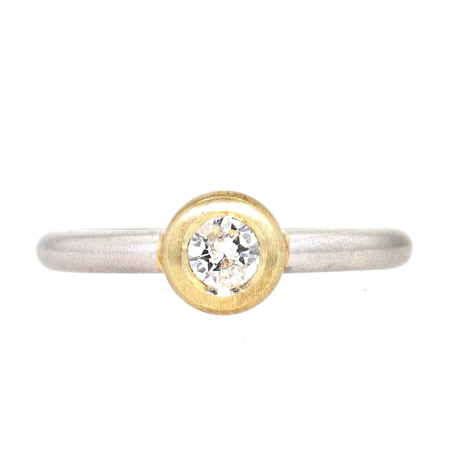 Ring in 950er Platin und 585er Gelbgold mit einem Brillanten, liegend frontal
