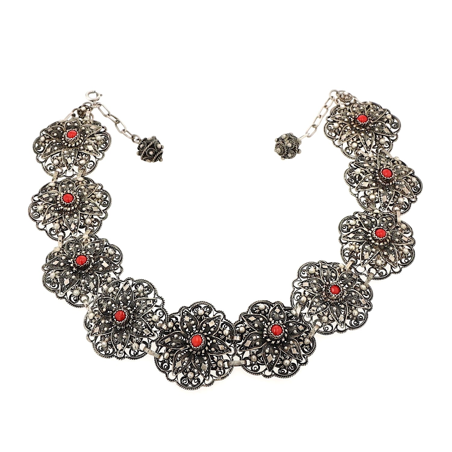 Short traditional jewelry necklace/collar in 925 silver with imitation coral, lying not completely closed